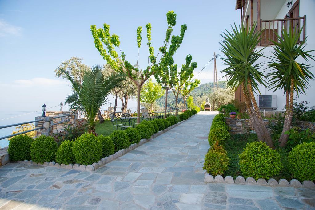 Guesthouse Enastron Chorefton Exterior photo
